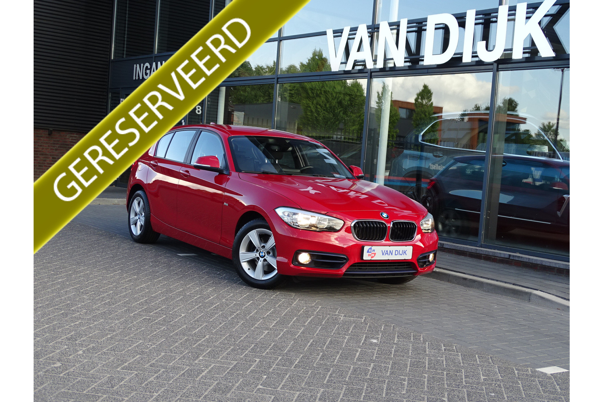 BMW 1-serie 120i Sport-Line Sportstoelen ECC Airco Navigatie 16"LM Velgen